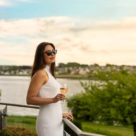 The Galmont & מלון גלוואיי